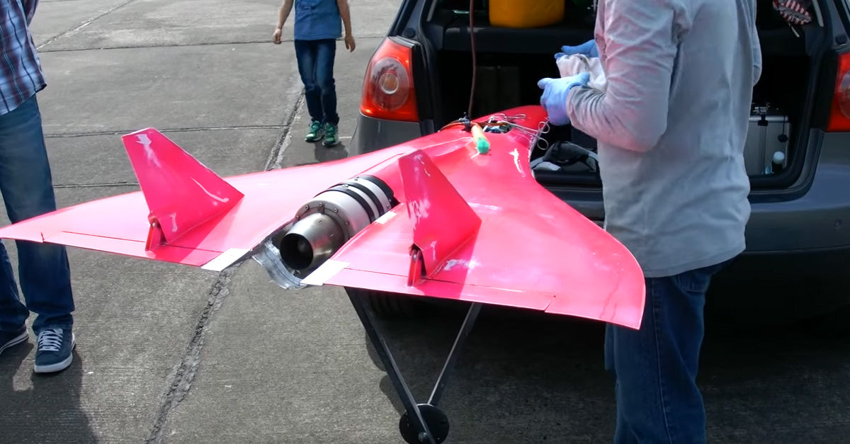 Radio controlled turbine jet sets world record for fastest RC model at 462 mph